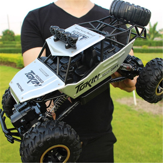 RC Offroad Car with 4WD and remote control for children and adults