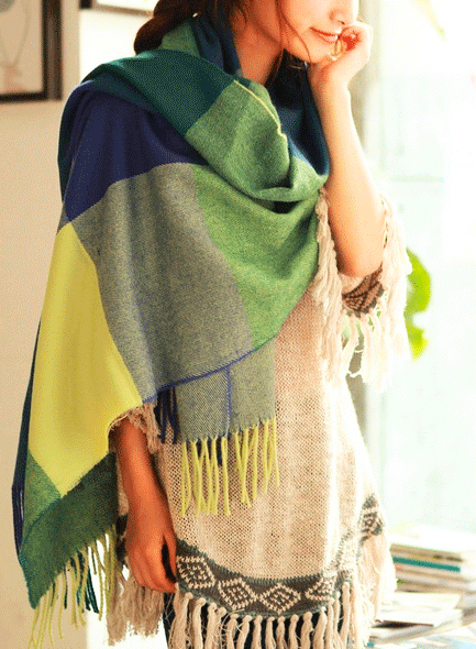 Women's Cashmere Scarf with Elegant Design