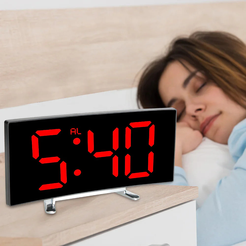 CurveClock LED alarm clock with large display – dimmable, quiet &amp; modern
