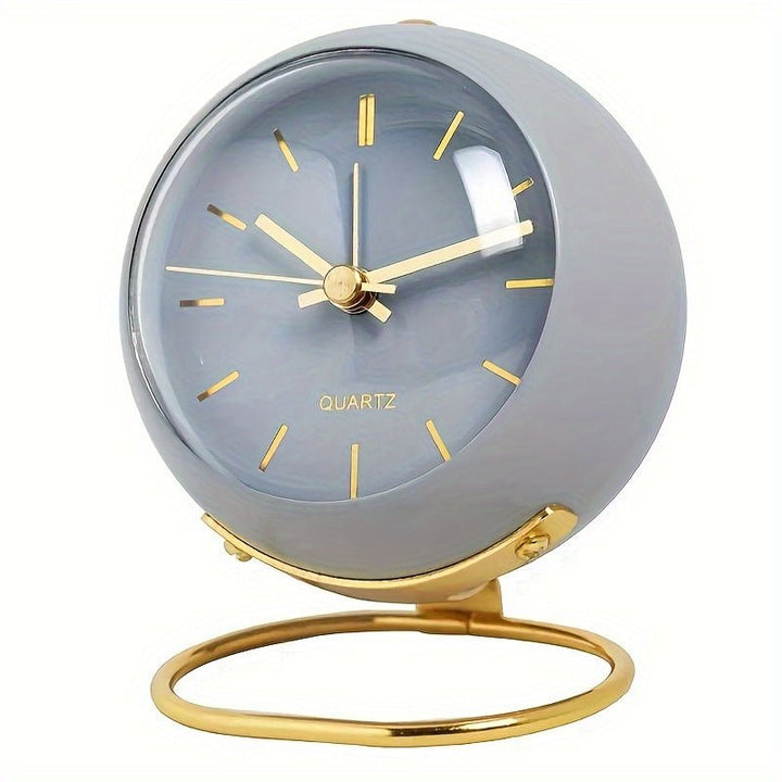 Silent retro metal alarm clock with night light – Compact &amp; Stylish