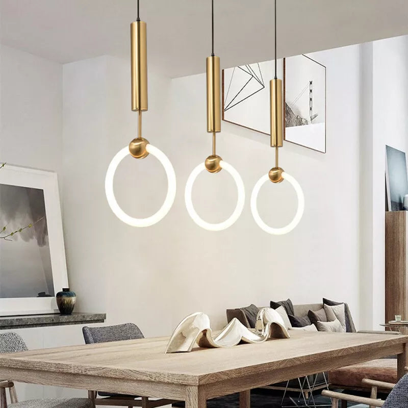 Moderne Pendelleuchte – Skandinavisches Design in Gold