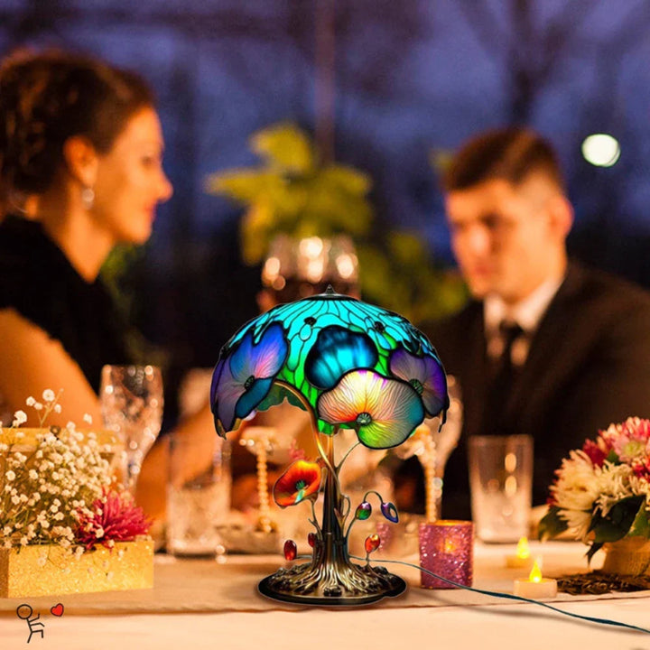 Artistic table lamp with stained glass – a play of colors for your home