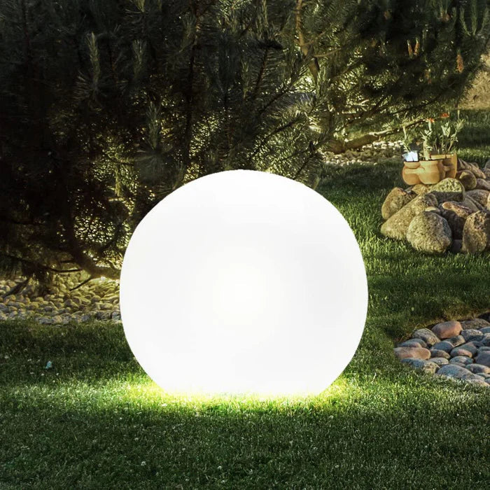 Solar-powered globe light for garden and patio 