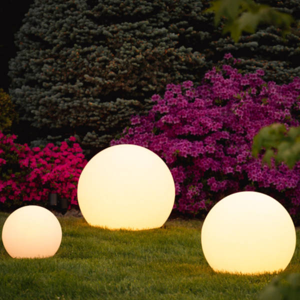 Solar-powered globe light for garden and patio 