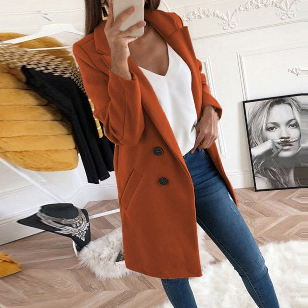 Women's coat with classic collar and button placket 