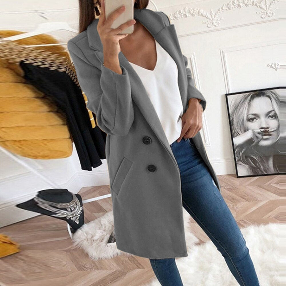Women's coat with classic collar and button placket 