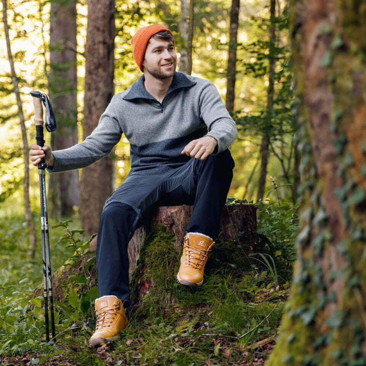 Men's hiking boots with weatherproof design 