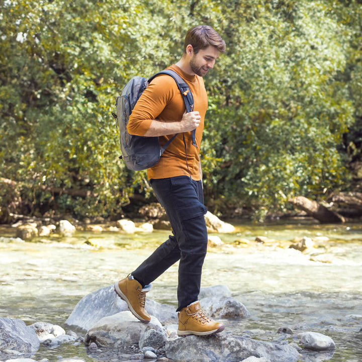 Men's hiking boots with weatherproof design 