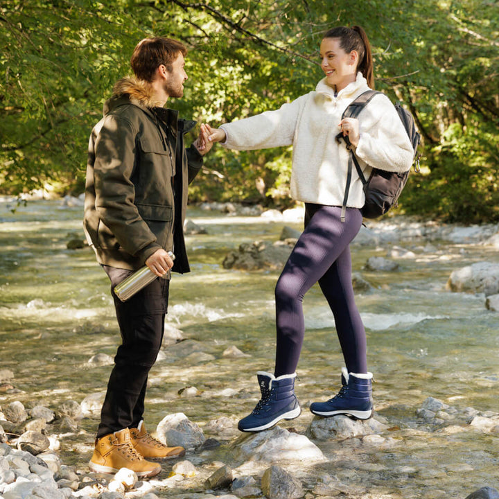 Men's hiking boots with weatherproof design 