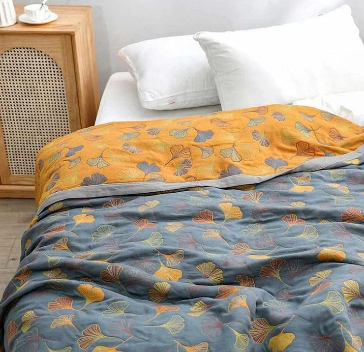 Wohndecke mit Ginkgoblattmuster als gemütliche Ergänzung für das Wohnzimmer
