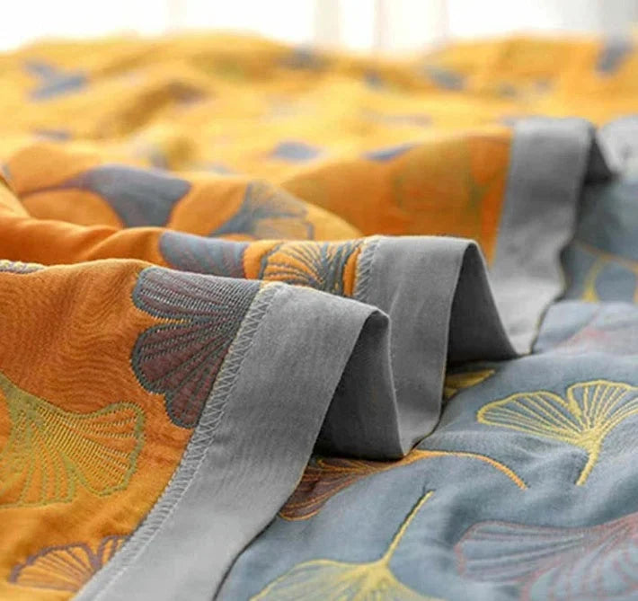 Weiche Wohndecke mit Ginkgoblattmuster für Sofa oder Bett
