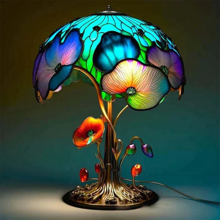 Artistic table lamp with stained glass – a play of colors for your home