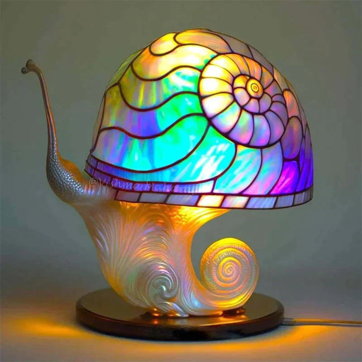 Artistic table lamp with stained glass – a play of colors for your home