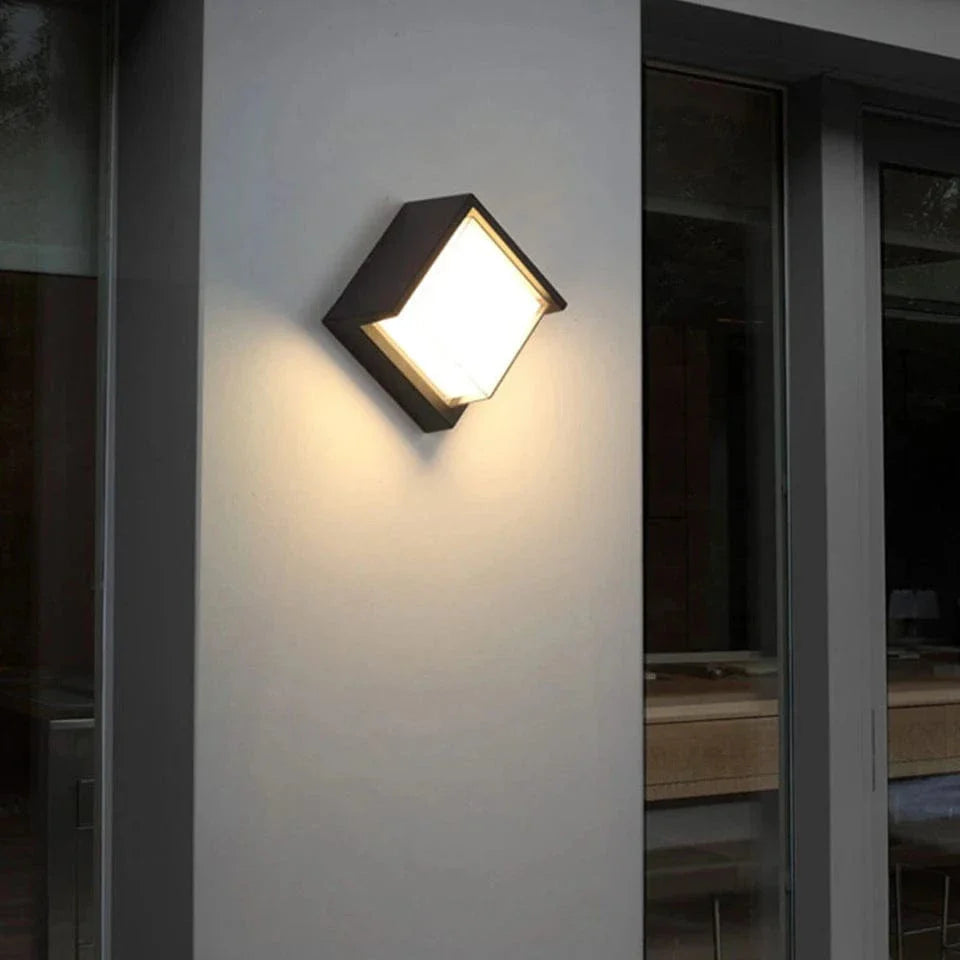 Intelligent solar wall light with motion sensor – weatherproof, energy self-sufficient