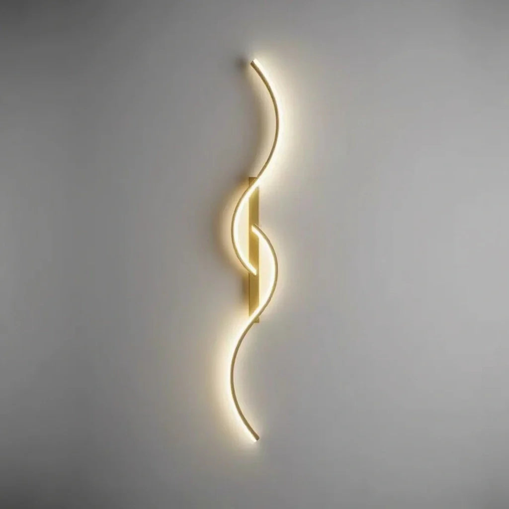 Modern wave LED wall light – dimmable &amp; stylish in gold/black