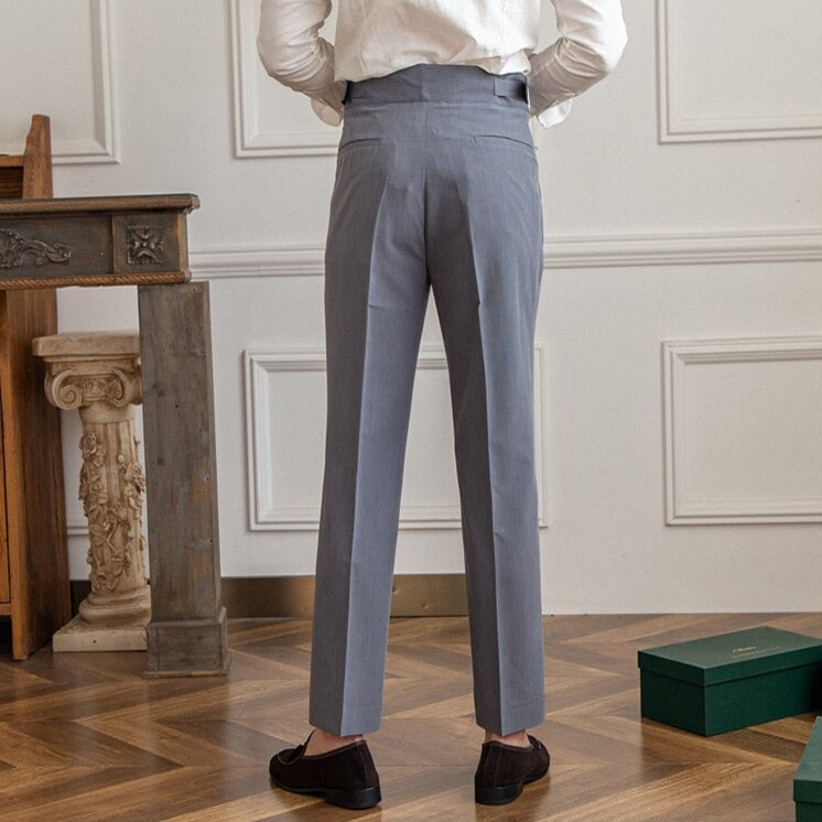 Men's pleated trousers with buckle closure and classic cut