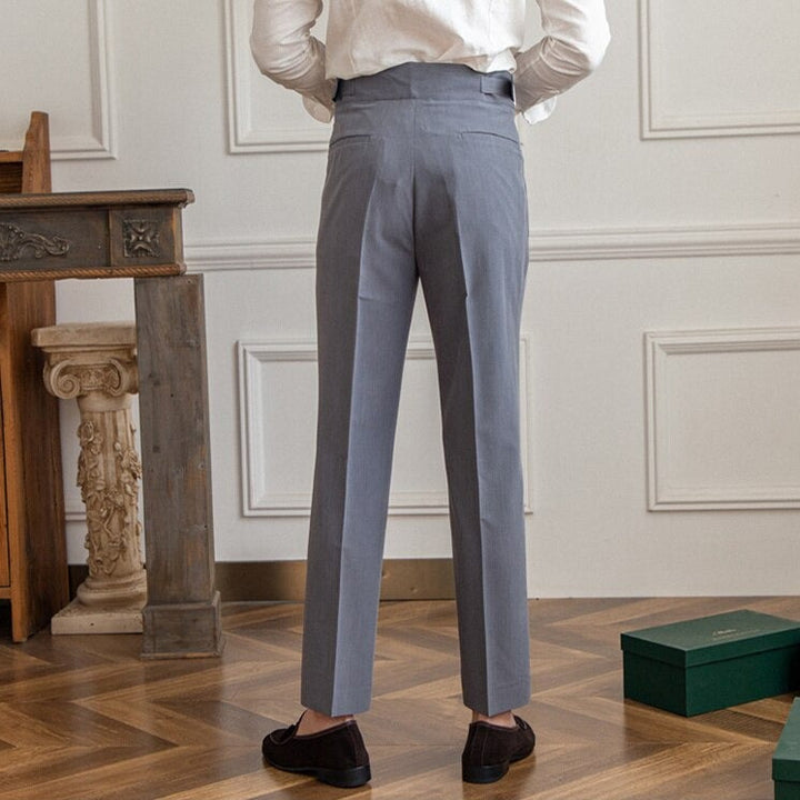 Men's pleated trousers with buckle closure and classic cut